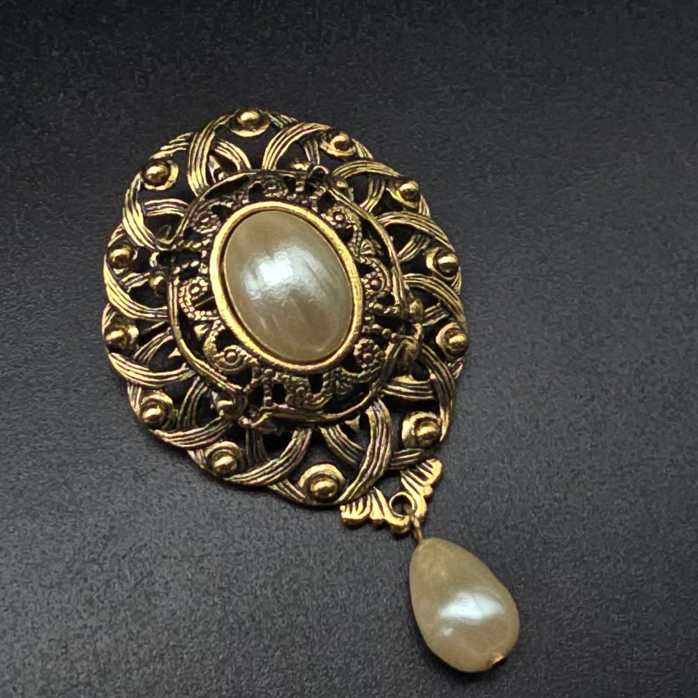 Avon 1990 Romantic Interlude Brooch Pendant Faux Pearl Gold Tone Filigree